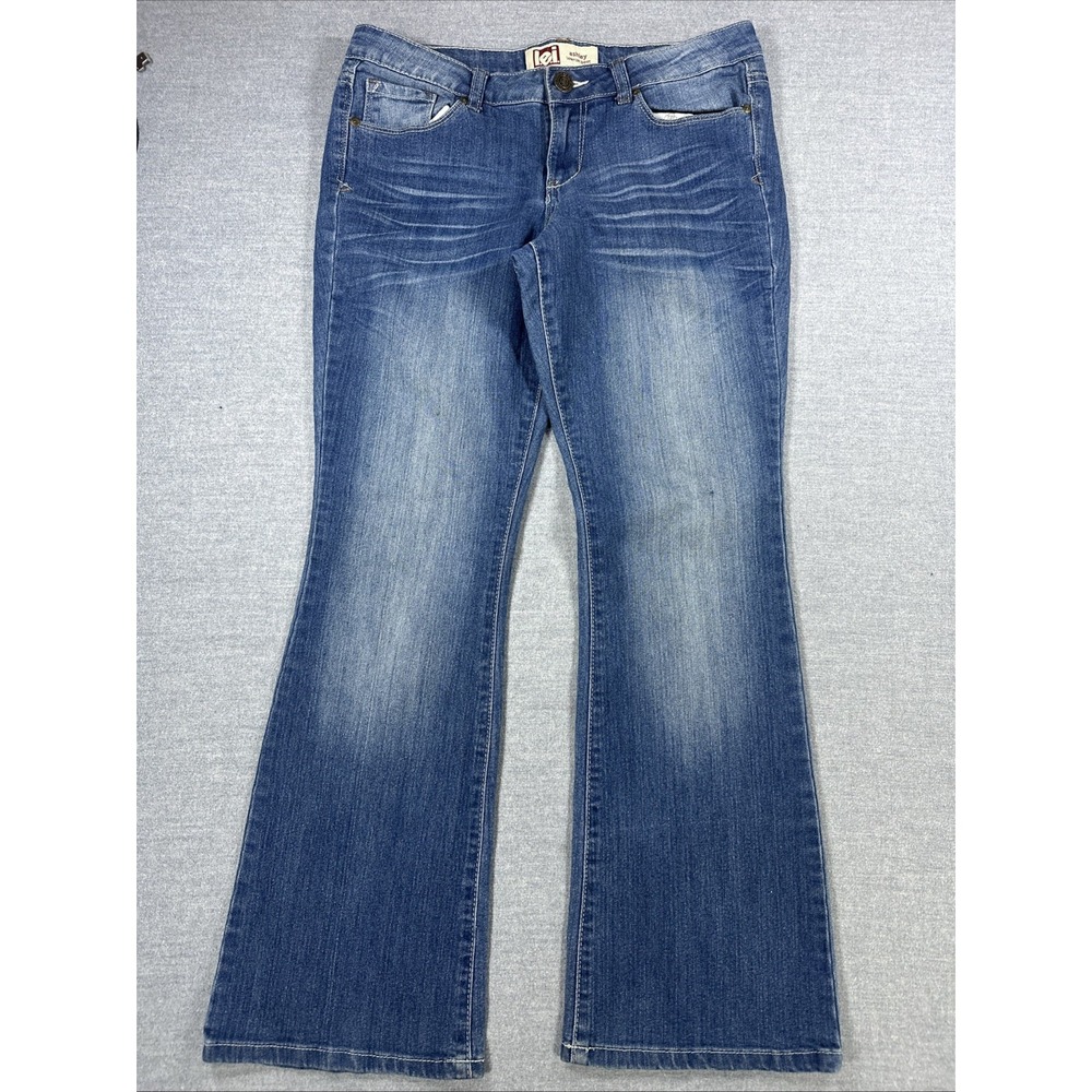 L.E.I. Ashley Women's Jeans Size 9 Short Bootcut Flare Medium Wash Denim 2013